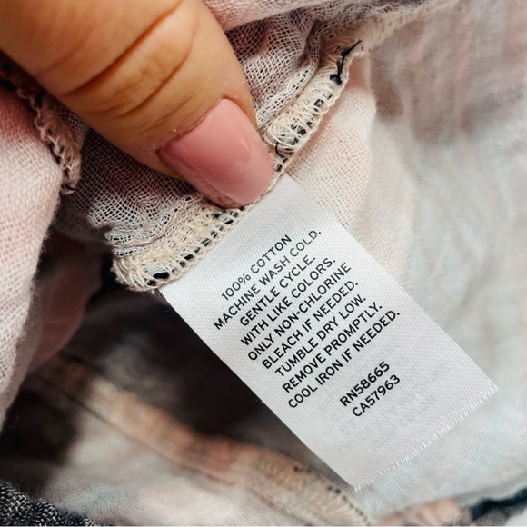 𝅺harper Canyon Plaid Buffalo Check in Black and Soft Pink NWOT Keyhole Detail - Picture 6 of 9